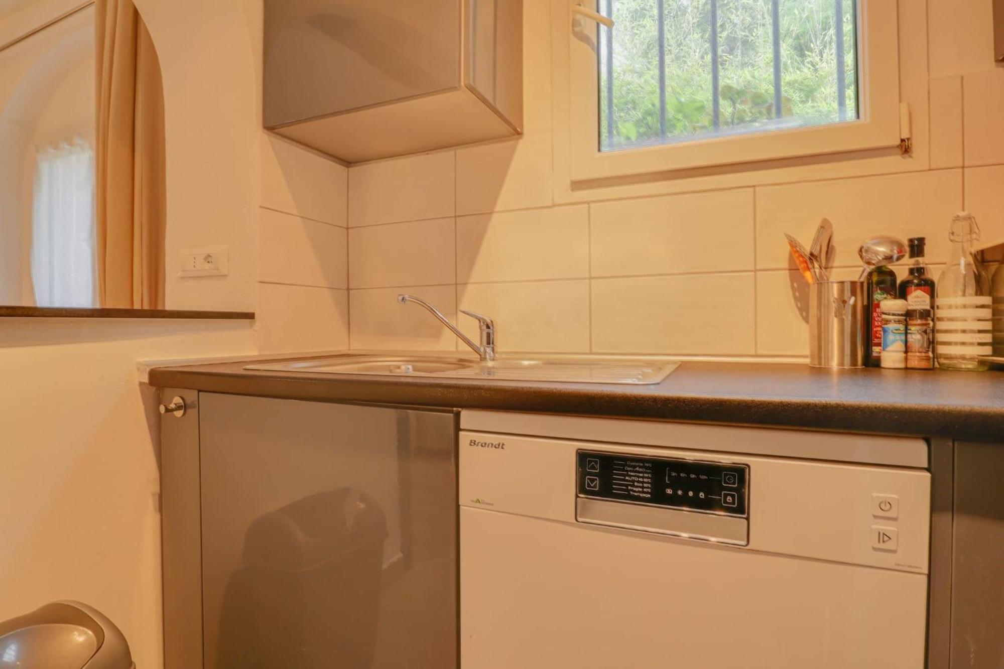 "La Petite Maisonnette" Au Calme, Proche Plage Menton Bagian luar foto